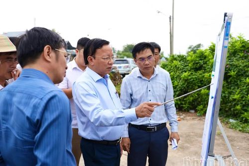 Phó Chủ tịch UBND tỉnh Lê Huyền kiểm tra vị trí xây dựng các khu tái định cư ở phía nam