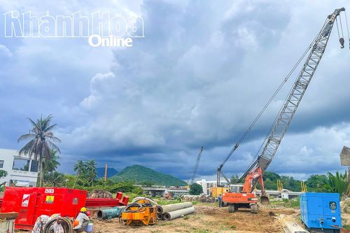 Công trình đường và kè dọc Sông Cái Nha Trang: Cần sớm gỡ vướng về mặt bằng