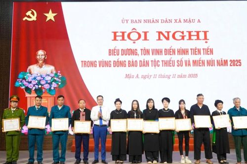 Mậu A biểu dương điển hình tiên tiến trong vùng đồng bào dân tộc thiểu số