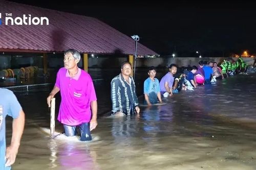17 tỉnh miền Trung Thái Lan ngập sâu tới nửa mét do mưa lũ kéo dài