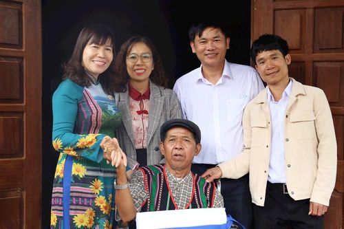 'Cột mốc sống' ở vùng biên Quảng Trực