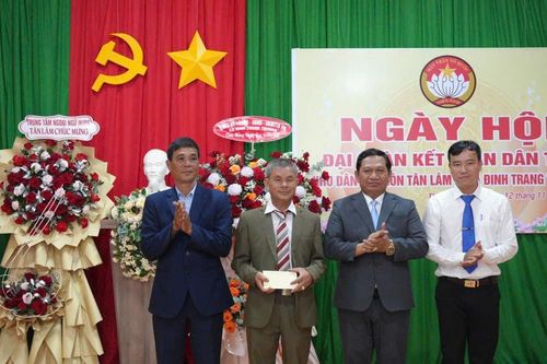Phó Chủ tịch HĐND tỉnh Lâm Đồng K' Mák dự Ngày hội Đại đoàn kết toàn dân tộc tại Đinh Trang Thượng