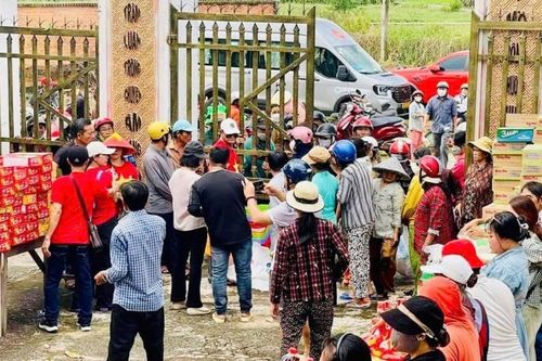 'Phiên chợ 0 đồng' cho hơn 200 hộ dân vùng ngập lụt Hàm Thắng
