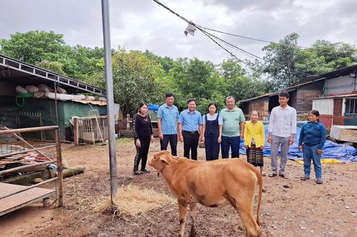 Nữ cán bộ mặt trận hết lòng vì dân