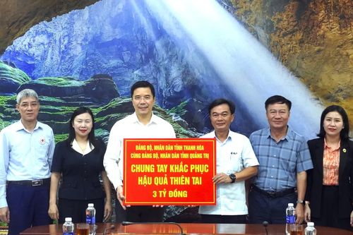 Đoàn công tác tỉnh Thanh Hóa trao quà hỗ trợ tỉnh Quảng Trị khắc phục hậu quả thiên tai