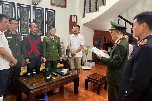 Bắt đối tượng lợi dụng chức vụ trong khi thi hành công vụ