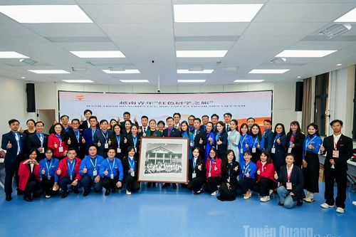 5 đại biểu thanh niên Tuyên Quang tham dự hoạt động Hành trình đỏ nghiên cứu, học tập tại Trung Quốc