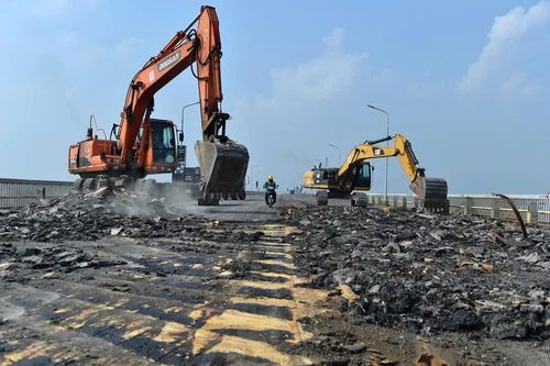 Hà Nội chi hơn 12 tỷ đồng sửa chữa hai đầu cầu Thăng Long
