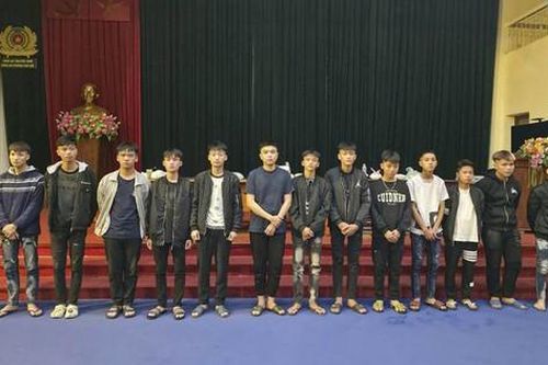 Bắt nhóm quái xế cầm hung khí diễu phố ở Bắc Ninh