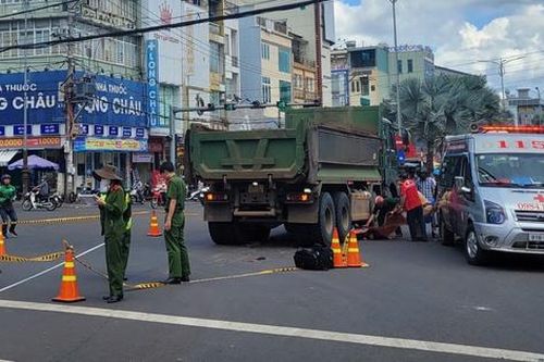 Gia Lai: Đi vào điểm mù, người đàn ông bị xe tải tông tử vong