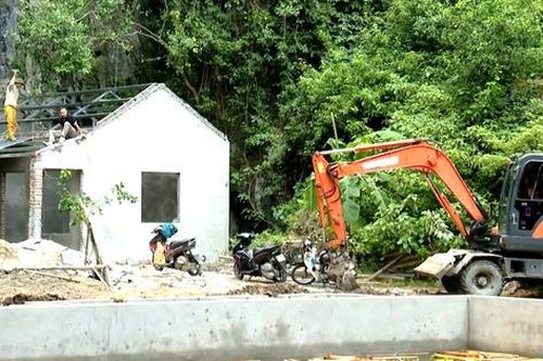 Ninh Bình 'xóa sổ' công trình trái phép trong vùng Di sản Tràng An