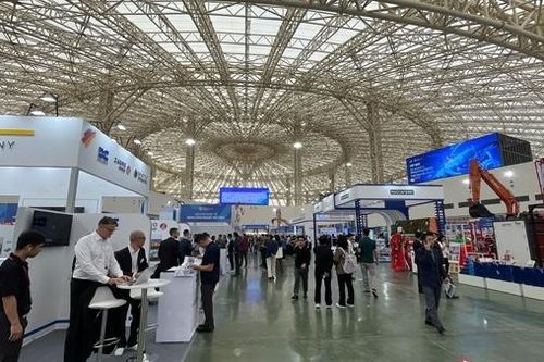 Hàng trăm doanh nghiệp trình diễn dây chuyền sản xuất thông minh tại Tuần lễ Công nghiệp 2025