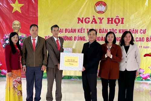 Chủ nhiệm Ủy ban Kiểm tra Tỉnh ủy Nguyễn Trung Thảo dự Ngày hội Đại đoàn kết xóm Ngưỡng Đồng, xã Đoài Dương