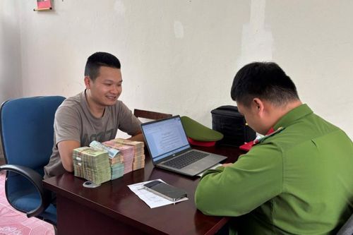 Công an xã Hòa An giúp người dân trả lại hơn 650 triệu đồng do chuyển khoản nhầm