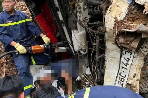 Xe tải mất phanh lao như tên bắn xuống dốc Cun: Tình hình sức khỏe 3 người trên xe