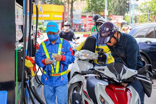 Ngày mai, giá xăng dự báo giảm, giá dầu tăng