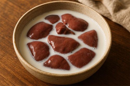 Vì sao làm pate phải ngâm gan với sữa?