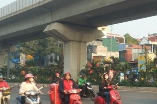 Bắc Bộ hửng nắng, có mưa vài nơi