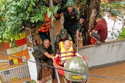Đồng Nai: Mưa lớn bất thường khiến nhiều điểm tại phường Long Khánh ngập sâu