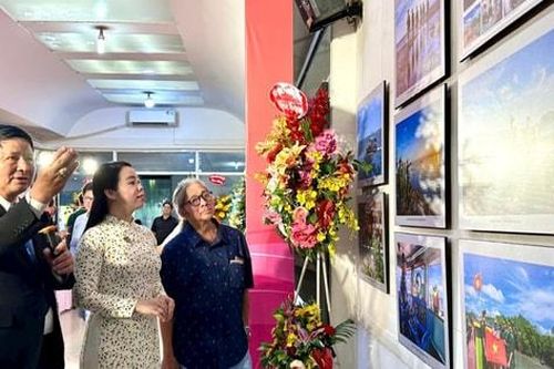 Lan tỏa tinh thần Hồ Chí Minh qua triển lãm tác phẩm nhiếp ảnh tiêu biểu