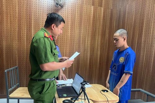 Đâm dao vào đùi tài xế Grab để cướp tài sản