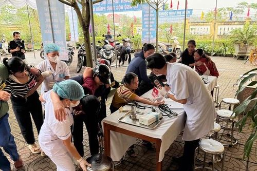 Diễn tập xử trí tình huống đám cưới ở Nghệ An có hơn 100 người tham dự xảy ra ngộ độc thực phẩm