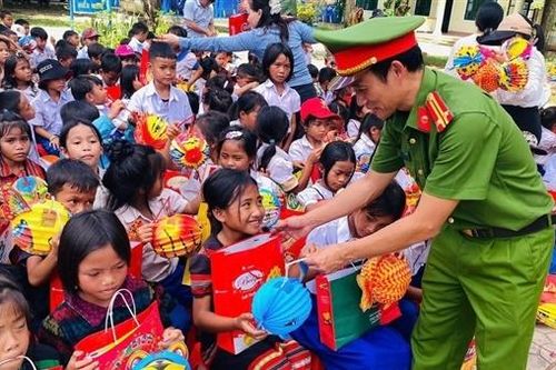 Giữ bình yên vùng phên giậu tổ quốc