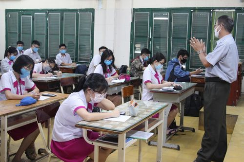 Bộ Nội vụ nói gì về đề xuất quy định hệ số lương đặc thù đối với nhà giáo?