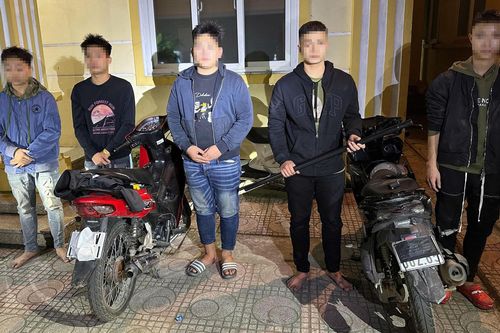 Vây bắt nhóm 'quái xế' mang hung khí đánh nhau lúc rạng sáng