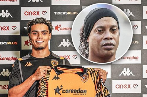Con trai Ronaldinho chật vật