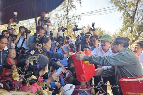 Thủ tướng Phạm Minh Chính kiểm tra công tác khắc phục hậu quả bão số 13 tại tỉnh Gia Lai