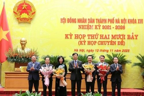 Hà Nội kiện toàn nhân sự, chuyển giao các chức danh chủ chốt