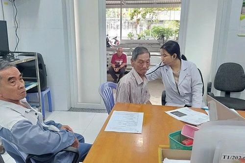 Thành phố Hồ Chí Minh: Dân vui vì trạm y tế đong đầy tình cảm