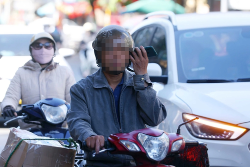 Hà Nội: Xử lý hành vi che biển số xe, sử dụng điện thoại khi điều khiển phương tiện
