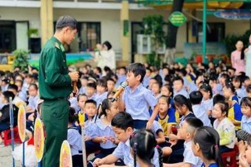 Tuyên truyền, phổ biến, giáo dục pháp luật cho cán bộ, giáo viên và học sinh các trường học