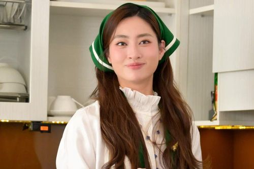 Netizen 'sốc' khi thấy Hoa hậu Lương Thùy Linh làm 'giúp việc nhà' cho Cao Thiên Trang và TyhD Thùy Dương