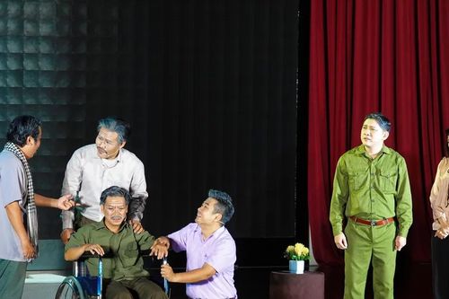 Đưa vở kịch 'Đồng chí' đến với sinh viên