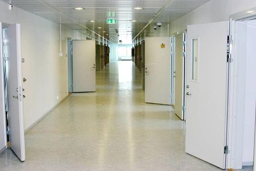 Nhà tù 'độc lạ' nhất thế giới, không có phòng giam song sắt