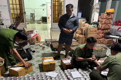 Đồng Tháp thu giữ lượng lớn hàng hóa thực phẩm không rõ nguồn gốc, xuất xứ
