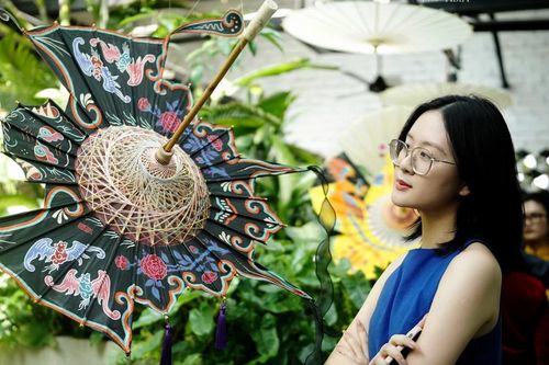 Di sản lọng bướm hồi sinh giữa đời sống đương đại