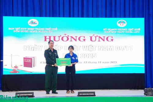 BĐBP thành phố Huế: Rung chuông pháp luật, tặng 500 đầu sách cho học sinh
