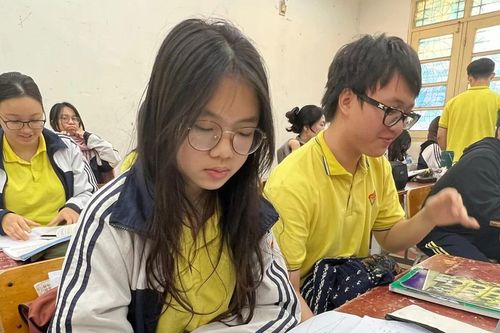 Muốn hết cảnh ép học, phải gỡ áp lực thi cử