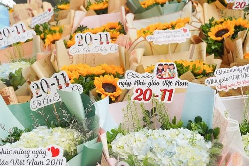 Trường học không nhận hoa, quà dịp 20/11, xin chuyển thành học bổng cho học sinh nghèo