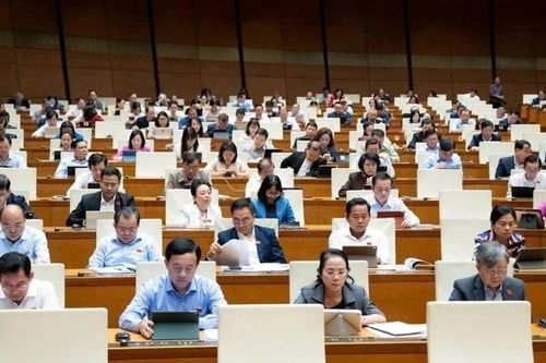 Quốc hội 'chốt' mục tiêu tăng trưởng GDP 2026 từ 10% trở lên, thu nhập bình quân đầu người 5.400 - 5.500 USD