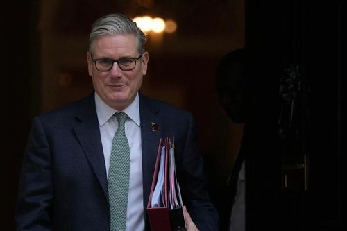Quyền lực của Thủ tướng Anh Starmer lung lay