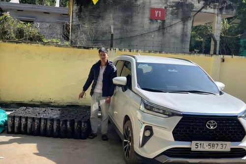 Bắt giữ 2 đối tượng vận chuyển 200 bình nghi là khí cười