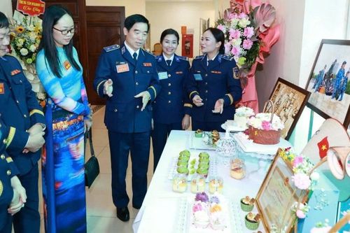 Trung tướng Bùi Quốc Oai biểu dương thanh niên và phụ nữ Cảnh sát biển