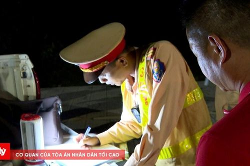 Huế mạnh tay xử lý xe khách 'trá hình' sau mưa lũ