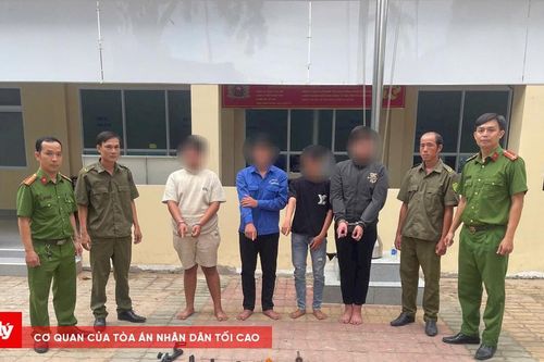 Bắt nhóm thanh thiếu niên mang dao tự chế, ná bắn đạn bi giải quyết mâu thuẫn