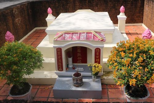 Bí ẩn ngôi mộ cổ hơn 260 năm mang tên người phụ nữ được cả vùng đất ghi nhớ